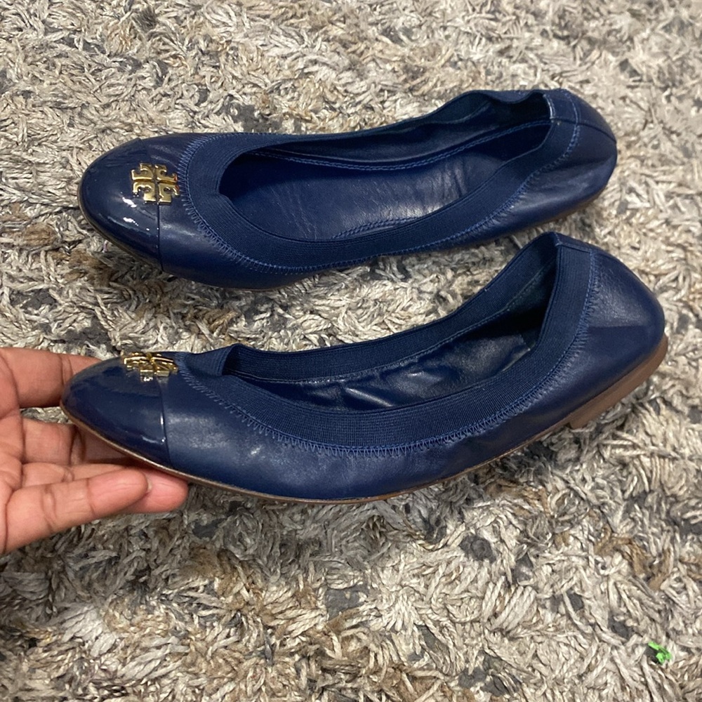 Tory Burch Deep Blue Flats with Gold Accent sz 9 great condition - Picture 3 of 11